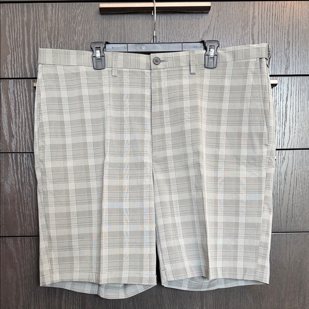 Haggar Men's Light Gray Plaid Shorts
